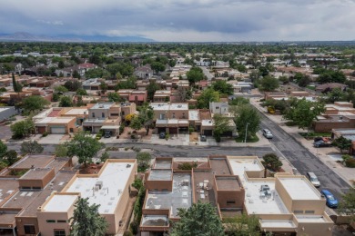 Well maintained Northeast Heights townhome on a low traffic on Arroyo Del Oso Golf Course in New Mexico - for sale on GolfHomes.com, golf home, golf lot