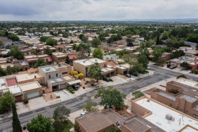Well maintained Northeast Heights townhome on a low traffic on Arroyo Del Oso Golf Course in New Mexico - for sale on GolfHomes.com, golf home, golf lot