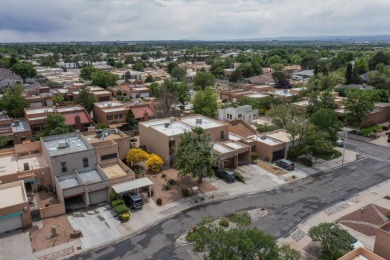Well maintained Northeast Heights townhome on a low traffic on Arroyo Del Oso Golf Course in New Mexico - for sale on GolfHomes.com, golf home, golf lot