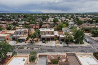 Well maintained Northeast Heights townhome on a low traffic on Arroyo Del Oso Golf Course in New Mexico - for sale on GolfHomes.com, golf home, golf lot