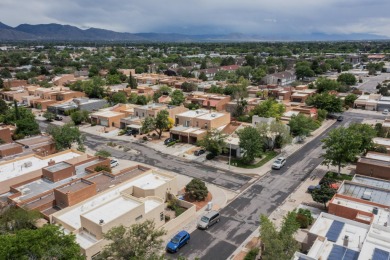 Well maintained Northeast Heights townhome on a low traffic on Arroyo Del Oso Golf Course in New Mexico - for sale on GolfHomes.com, golf home, golf lot