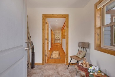 This well-appointed mountain style retreat offers excellent on Bailey Creek Golf Course in California - for sale on GolfHomes.com, golf home, golf lot