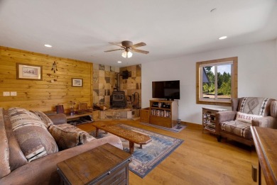 This well-appointed mountain style retreat offers excellent on Bailey Creek Golf Course in California - for sale on GolfHomes.com, golf home, golf lot
