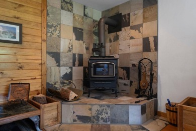This well-appointed mountain style retreat offers excellent on Bailey Creek Golf Course in California - for sale on GolfHomes.com, golf home, golf lot