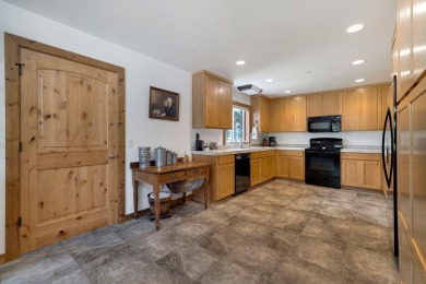 This well-appointed mountain style retreat offers excellent on Bailey Creek Golf Course in California - for sale on GolfHomes.com, golf home, golf lot