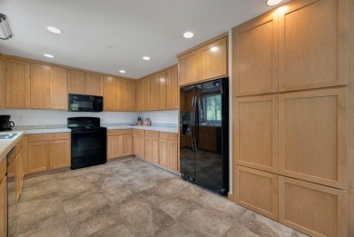 This well-appointed mountain style retreat offers excellent on Bailey Creek Golf Course in California - for sale on GolfHomes.com, golf home, golf lot