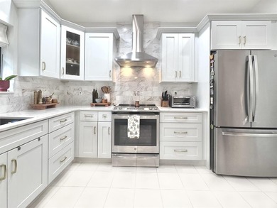 Hurry and take a look at this tropical, spacious pool home in La on Woodmont Country Club in Florida - for sale on GolfHomes.com, golf home, golf lot