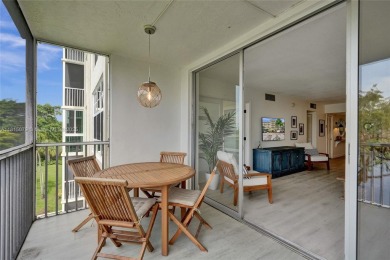 Beautifully renovated 2-bedroom condo sold fully furnished and on Palm-Aire Country Club and Resort - Palms in Florida - for sale on GolfHomes.com, golf home, golf lot