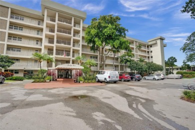 Beautifully renovated 2-bedroom condo sold fully furnished and on Palm-Aire Country Club and Resort - Palms in Florida - for sale on GolfHomes.com, golf home, golf lot