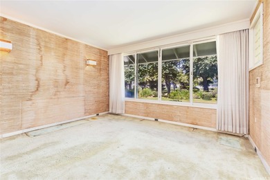 First time on the market in close to 50 years, this property on Waialae Country Club in Hawaii - for sale on GolfHomes.com, golf home, golf lot