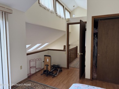 Spacious 3 bedroom home with fireplace and unfinished basement on Pocono Farms Country Club in Pennsylvania - for sale on GolfHomes.com, golf home, golf lot