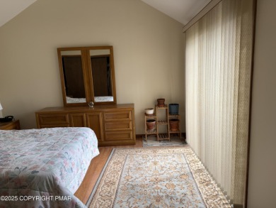 Spacious 3 bedroom home with fireplace and unfinished basement on Pocono Farms Country Club in Pennsylvania - for sale on GolfHomes.com, golf home, golf lot