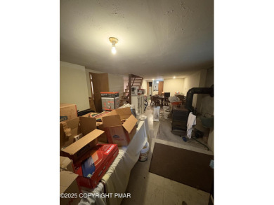 Spacious 3 bedroom home with fireplace and unfinished basement on Pocono Farms Country Club in Pennsylvania - for sale on GolfHomes.com, golf home, golf lot
