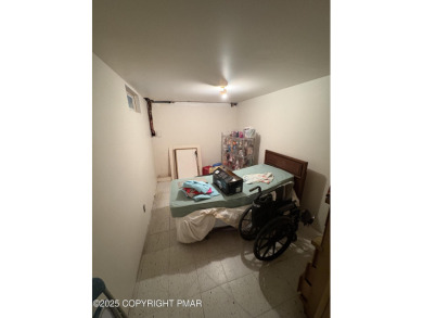 Spacious 3 bedroom home with fireplace and unfinished basement on Pocono Farms Country Club in Pennsylvania - for sale on GolfHomes.com, golf home, golf lot