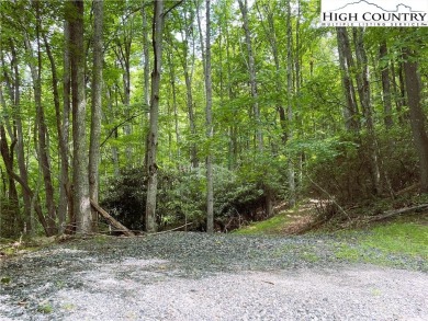 Great lot on a quiet cul de sac. Minutes to the Beech Mountain on Beech Mountain Club in North Carolina - for sale on GolfHomes.com, golf home, golf lot