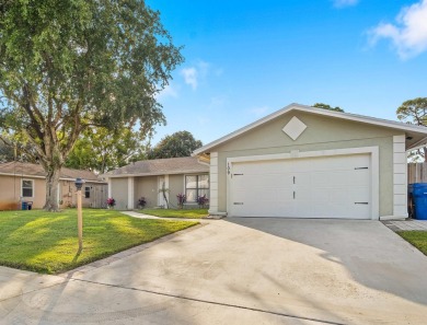 Fantastic one story 3 bed, 2 bath, 2 car garage, 1,666 sqft on Lone Pine Golf Club in Florida - for sale on GolfHomes.com, golf home, golf lot