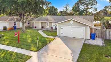 Fantastic one story 3 bed, 2 bath, 2 car garage, 1,666 sqft on Lone Pine Golf Club in Florida - for sale on GolfHomes.com, golf home, golf lot