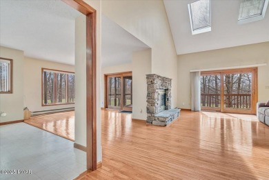 Cedar Chalet on 15th Fairway of Paupack Hills in Tanglwood on Paupack Hills Golf and Country Club in Pennsylvania - for sale on GolfHomes.com, golf home, golf lot