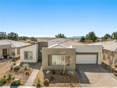 Stunning 2,667 sq ft home has 3 bedrooms, 3 bathrooms, 3-car on Mountain Falls Golf Course in Nevada - for sale on GolfHomes.com, golf home, golf lot