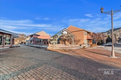 Amazing North End gem located in the heart of the Sunset on Quail Hollow Golf Club in Idaho - for sale on GolfHomes.com, golf home, golf lot