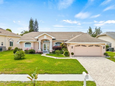 Must see this gorgeous and well maintained home.Split plan on Heritage Pines Country Club in Florida - for sale on GolfHomes.com, golf home, golf lot