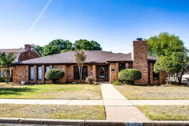 ***SELLER OFFERING $5000 IN CONCESSIONS!!!  This charming on LakeRidge Country Club in Texas - for sale on GolfHomes.com, golf home, golf lot