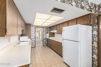 Located right on the golf course, this great 3-bedroom, 2 bath on Sun City-Willow Creek / Willow Brook  in Arizona - for sale on GolfHomes.com, golf home, golf lot