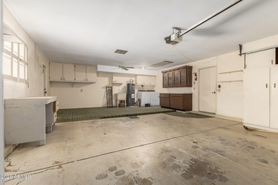 Located right on the golf course, this great 3-bedroom, 2 bath on Sun City-Willow Creek / Willow Brook  in Arizona - for sale on GolfHomes.com, golf home, golf lot