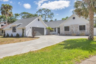Under contract-accepting backup offers. Discover this on Sarasota Golf Club in Florida - for sale on GolfHomes.com, golf home, golf lot