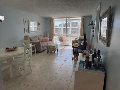 Beautiful condo 1 bedroom, 1.5 bath. Move in ready come totally on Sunrise Lakes Phase III in Florida - for sale on GolfHomes.com, golf home, golf lot