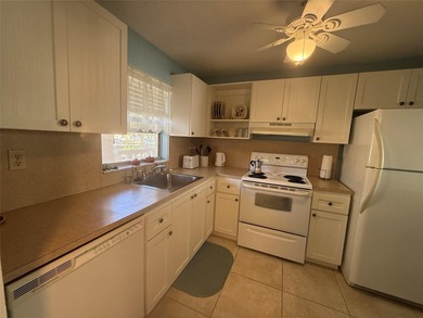 Beautiful condo 1 bedroom, 1.5 bath. Move in ready come totally on Sunrise Lakes Phase III in Florida - for sale on GolfHomes.com, golf home, golf lot