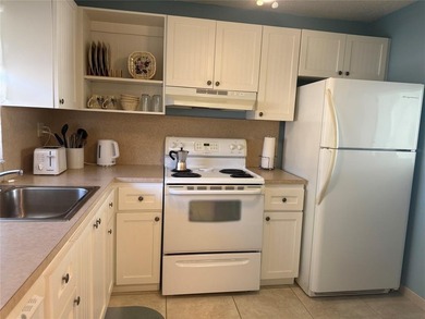 Beautiful condo 1 bedroom, 1.5 bath. Move in ready come totally on Sunrise Lakes Phase III in Florida - for sale on GolfHomes.com, golf home, golf lot