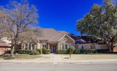 Elegant Home in Lakeridge Country Club Estates - Prime Location! on LakeRidge Country Club in Texas - for sale on GolfHomes.com, golf home, golf lot