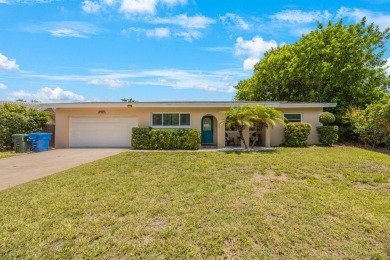 Welcome to your dream home! This beautifully updated 3 bedroom on Largo Golf Course in Florida - for sale on GolfHomes.com, golf home, golf lot