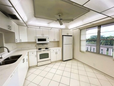 PENTHOUSE with Spectacular GOLF/WATER/FOUNTAIN/CLUBHOUSE VIEW on Wynmoor Golf Course in Florida - for sale on GolfHomes.com, golf home, golf lot