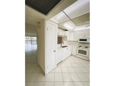 PENTHOUSE with Spectacular GOLF/WATER/FOUNTAIN/CLUBHOUSE VIEW on Wynmoor Golf Course in Florida - for sale on GolfHomes.com, golf home, golf lot