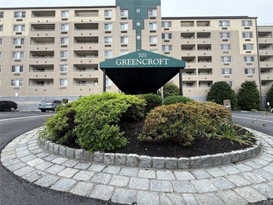 Greencroft Condominium is a prestigious residence in New on Pelham Country Club in New York - for sale on GolfHomes.com, golf home, golf lot