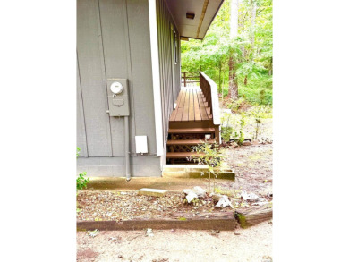 Hurry to see this Absolutely adorable little 3 bed/ 2 and 1/2 on DeSoto Golf Course in Arkansas - for sale on GolfHomes.com, golf home, golf lot
