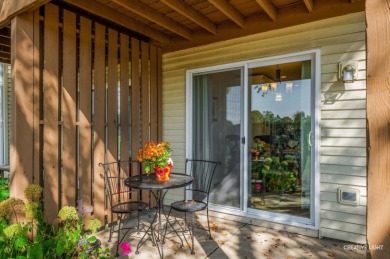 Beautifully Updated Ranch Townhome with Private Pond and golf on The Links at Carillon in Illinois - for sale on GolfHomes.com, golf home, golf lot
