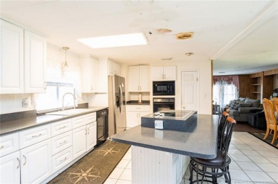 Very spacious two bedroom, two bath manufactured home in on Heritage Ridge Golf Club in Florida - for sale on GolfHomes.com, golf home, golf lot