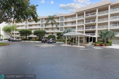 Ground Floor King Unit on Beautiful Oaks Way! This 3 Bedroom 2 on Palm-Aire Country Club and Resort - The Oaks in Florida - for sale on GolfHomes.com, golf home, golf lot