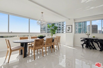 Newly remodeled Stunning Contemporary 5 bed/4.5 bath with on Los Angeles Country Club in California - for sale on GolfHomes.com, golf home, golf lot