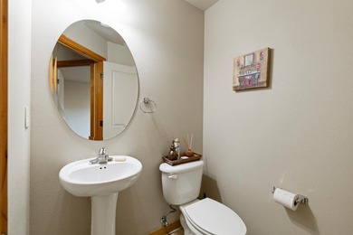 Charming Running Y Resort Townhome with Stunning Views! This on Running Y Ranch Resort in Oregon - for sale on GolfHomes.com, golf home, golf lot