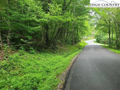 2 Prime building lots near the top of Sugar Mountain. These 2 on Sugar Mountain Golf Course in North Carolina - for sale on GolfHomes.com, golf home, golf lot