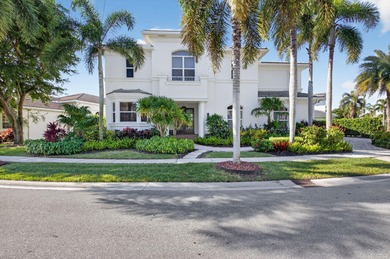 This is the home you've been waiting for in WOODFIELD COUNTRY on Woodfield Country Club in Florida - for sale on GolfHomes.com, golf home, golf lot