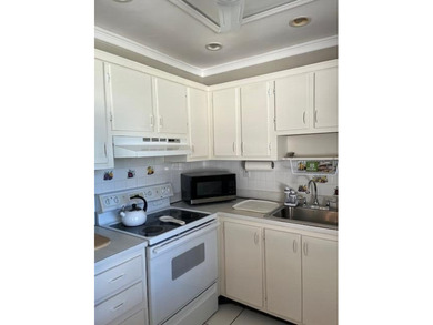 VIEW ** VIEW  ** VIEW  ** BEAUTIFULLY SITUATED TRUE END UNIT on Kings Point Golf -Flanders Way in Florida - for sale on GolfHomes.com, golf home, golf lot