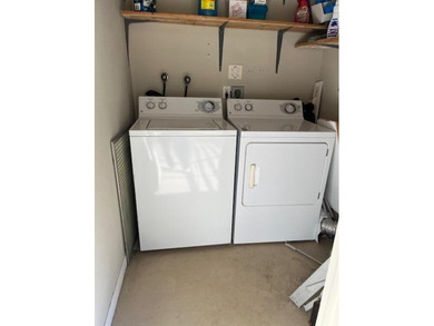 VIEW ** VIEW  ** VIEW  ** BEAUTIFULLY SITUATED TRUE END UNIT on Kings Point Golf -Flanders Way in Florida - for sale on GolfHomes.com, golf home, golf lot