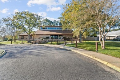 Welcome to this charming first-floor condo! Inside, you'll find on Honey Bee Golf Club in Virginia - for sale on GolfHomes.com, golf home, golf lot