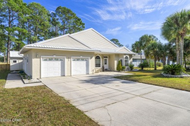 VERY MOTIVATED SELLER!  SHOW AND LET'S SELL IT!Welcome to your on Holiday Golf Club in Florida - for sale on GolfHomes.com, golf home, golf lot