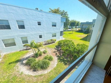 Calling all investors!! This nicely updated 2/2 garden view on Kings Point Golf -Flanders Way in Florida - for sale on GolfHomes.com, golf home, golf lot